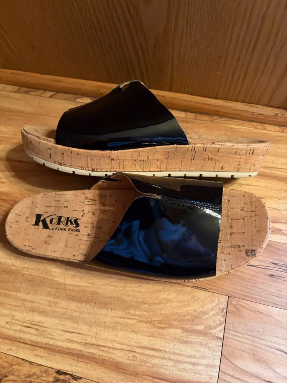 Korks by Kork-Ease Tutsi Sz 9 vegan shiny black slide sandals cork platform EUC